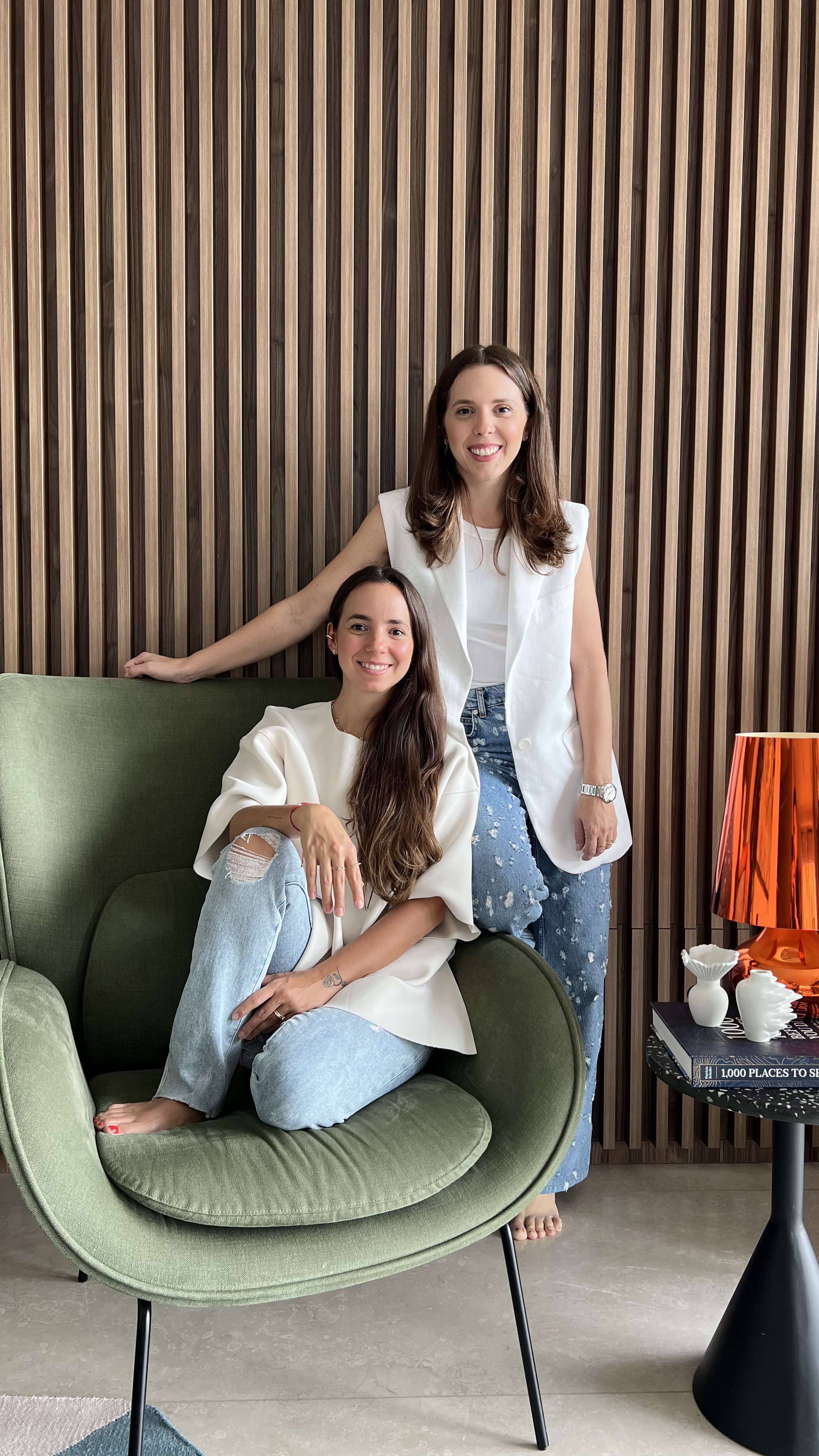 Somos Alejandra y Adriana, las fundadoras de Devi, tu asistente personal de compra para Home Decor.